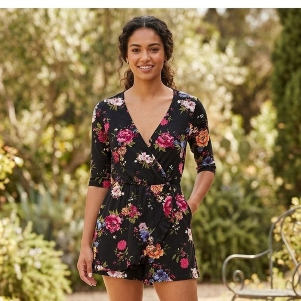 Cklass Black Floral Surplice Wrap‎ Romper 3/4 Sleeve Ruffle Hem Size L Small Fit